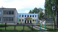 Входная группа Начальная школа № 218.  Клубная,  31а